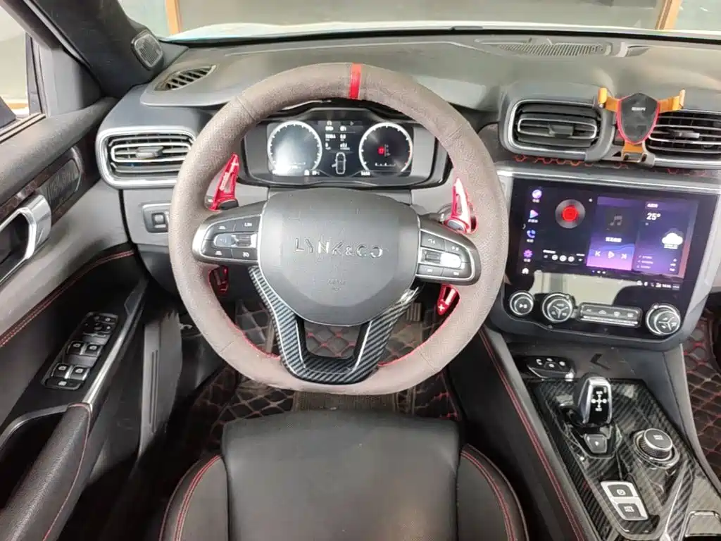 Lynk & Co 03 — миниатюра 11