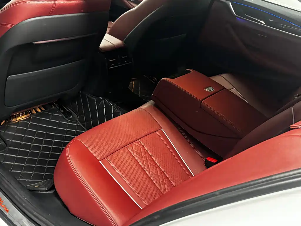 BMW 5 Series — миниатюра 9