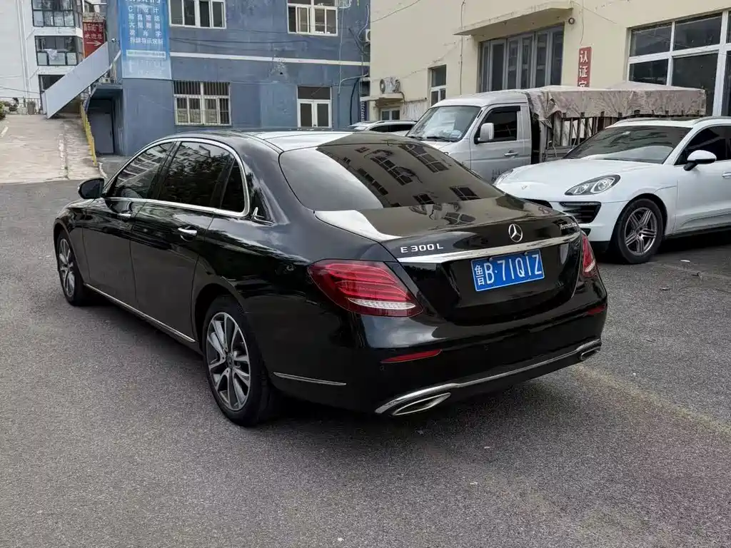 Mercedes-Benz E-Class — миниатюра 5