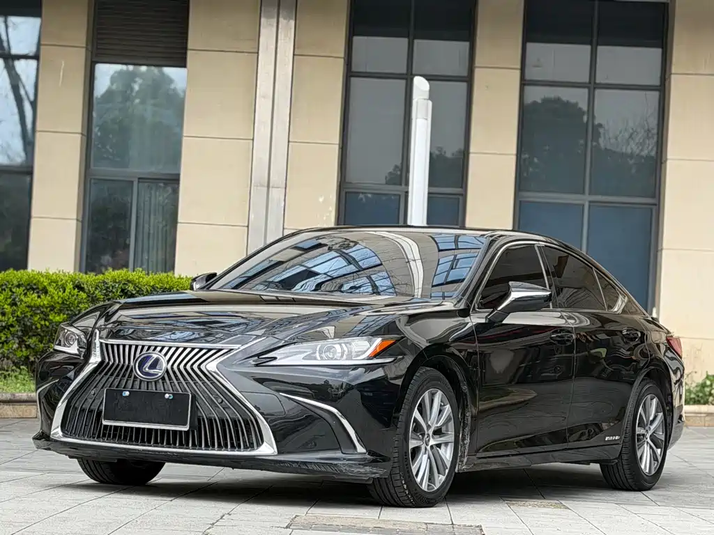 Lexus ES 2020
