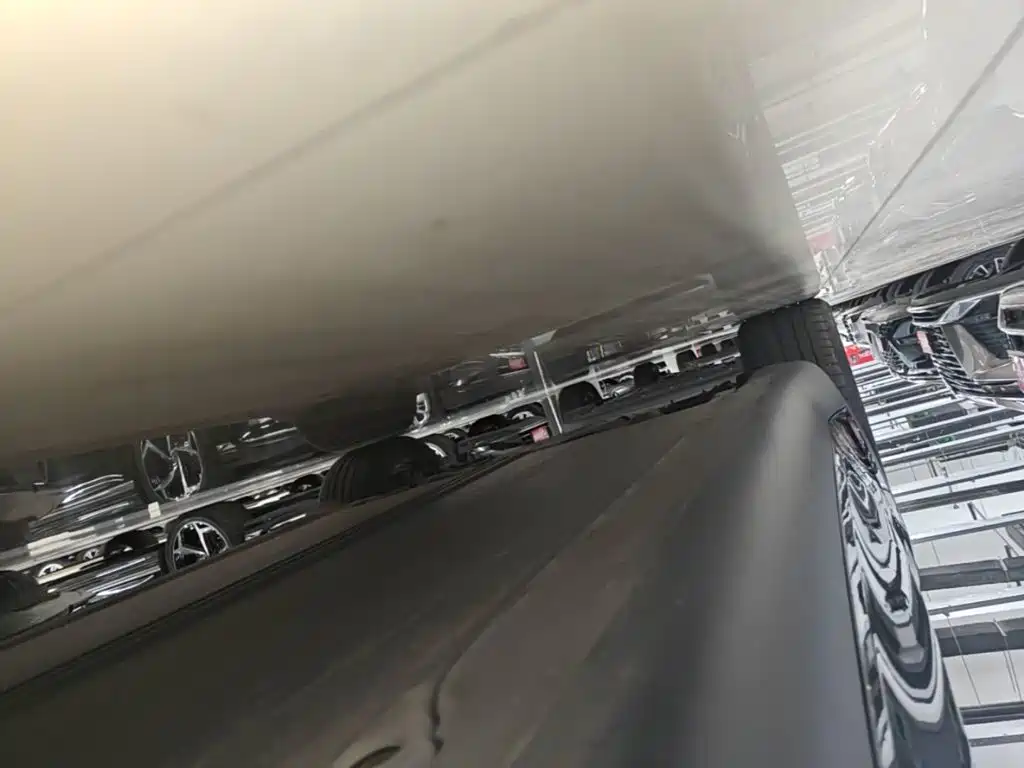 Tesla Model Y — миниатюра 21