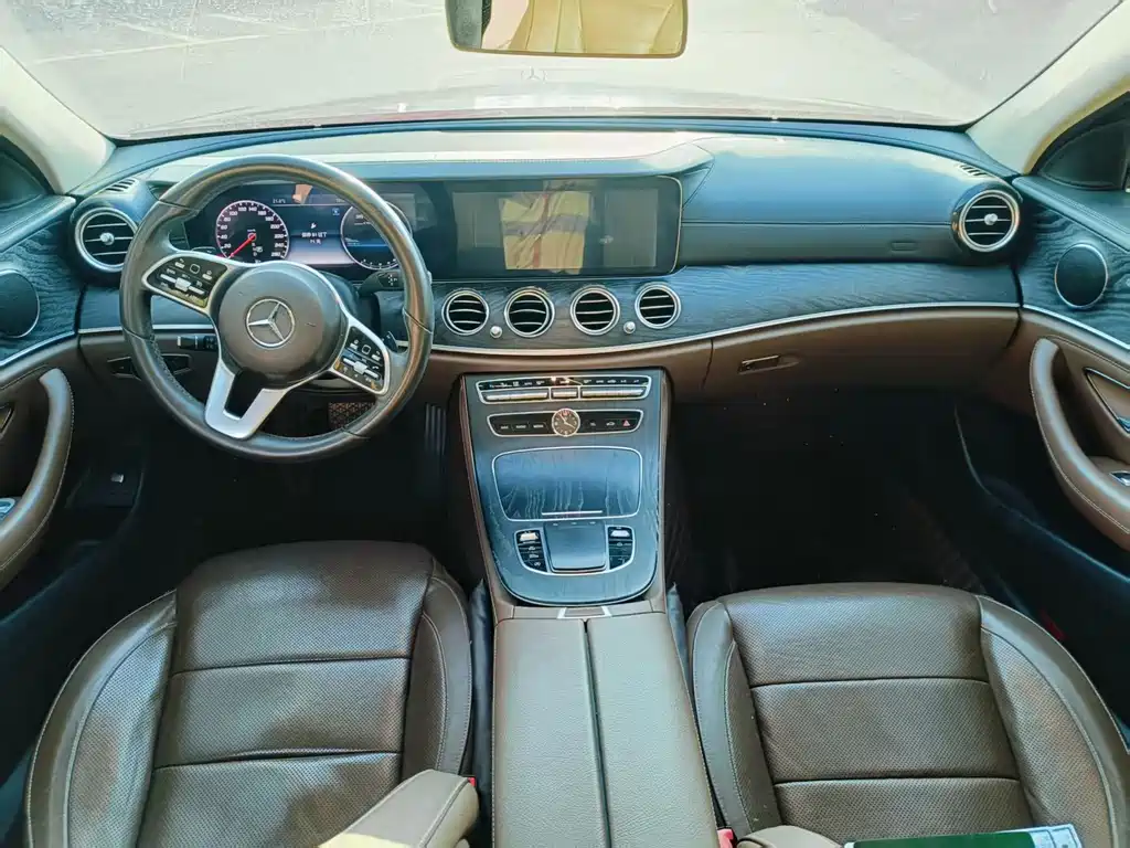 Mercedes-Benz E-Class — миниатюра 4