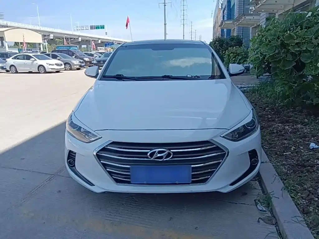 Hyundai Elantra — миниатюра 3