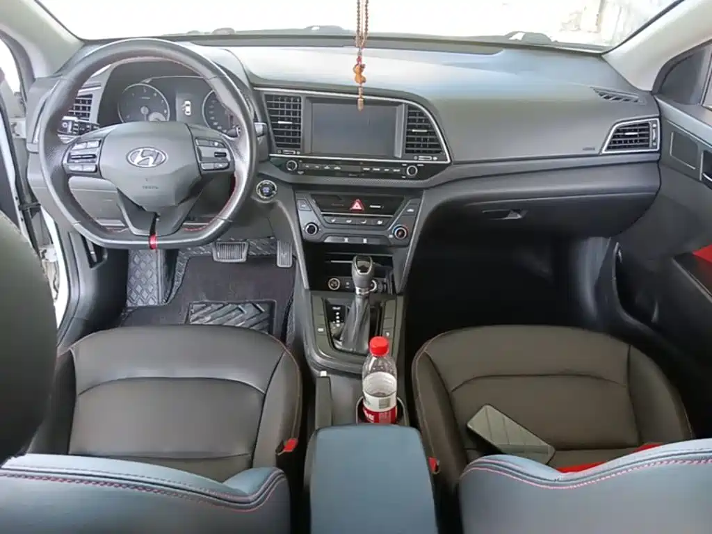 Hyundai Elantra — миниатюра 10