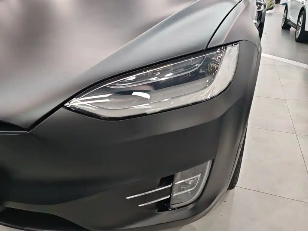 Tesla Model X — миниатюра 24