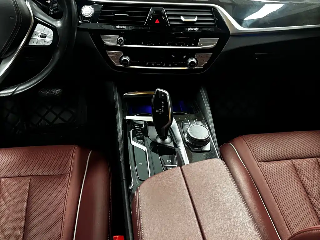 BMW 5 Series — миниатюра 15