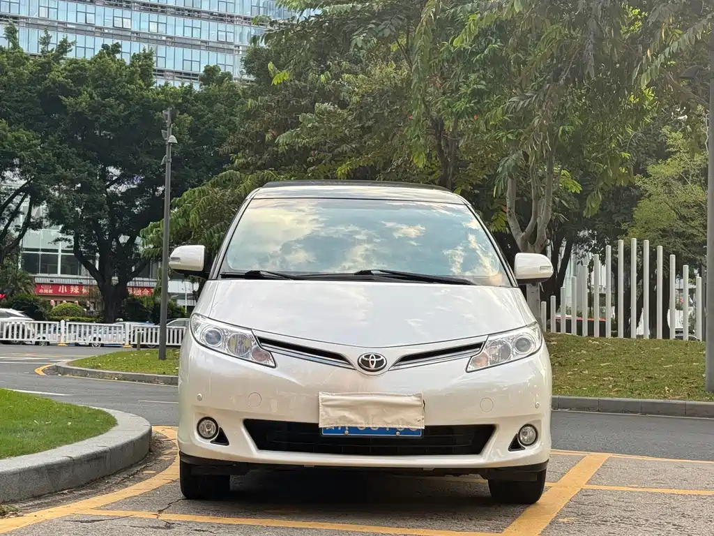Toyota Previa — миниатюра 2
