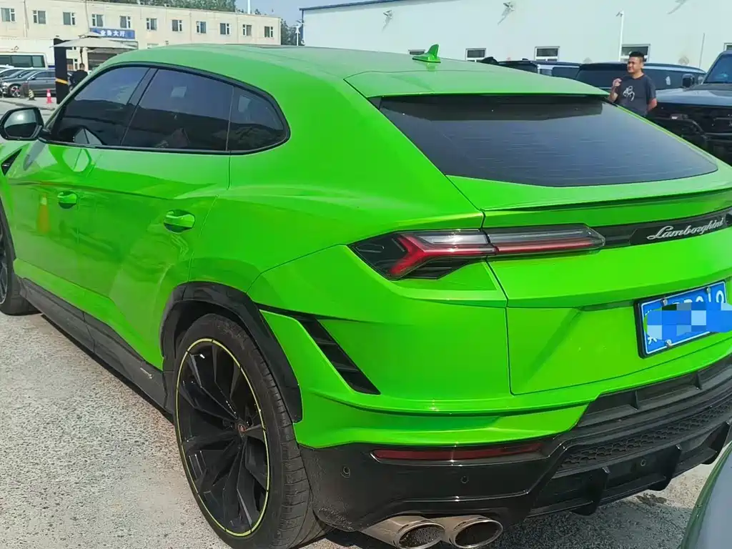 Lamborghini Urus — миниатюра 3