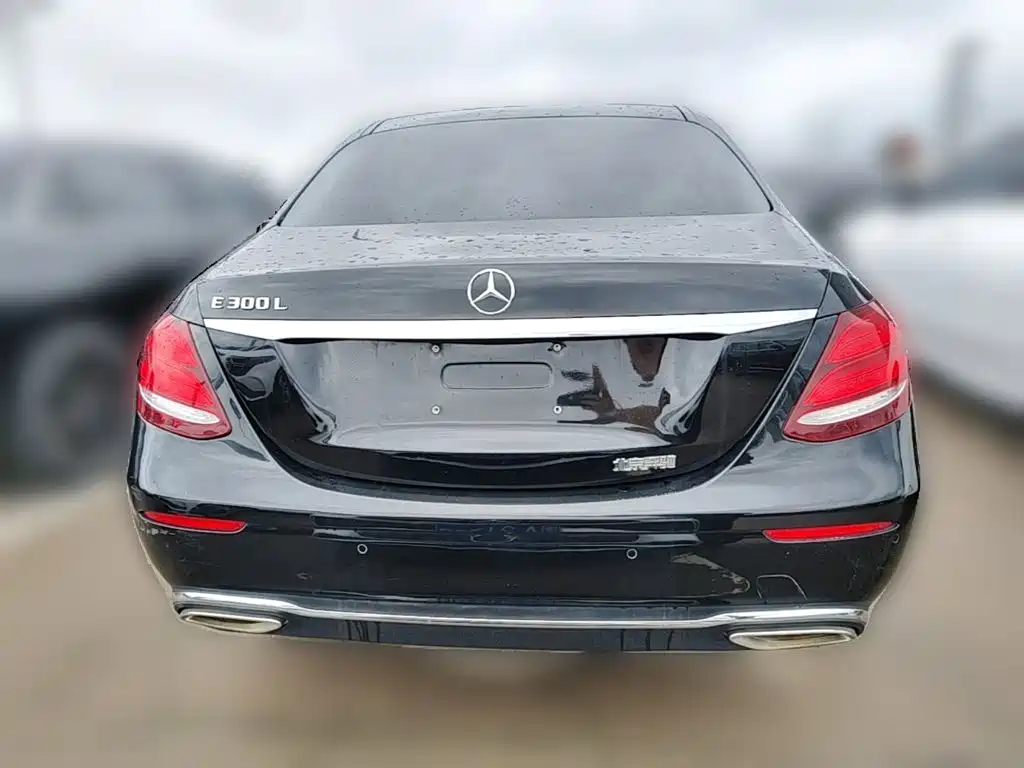 Mercedes-Benz E-Class — миниатюра 8
