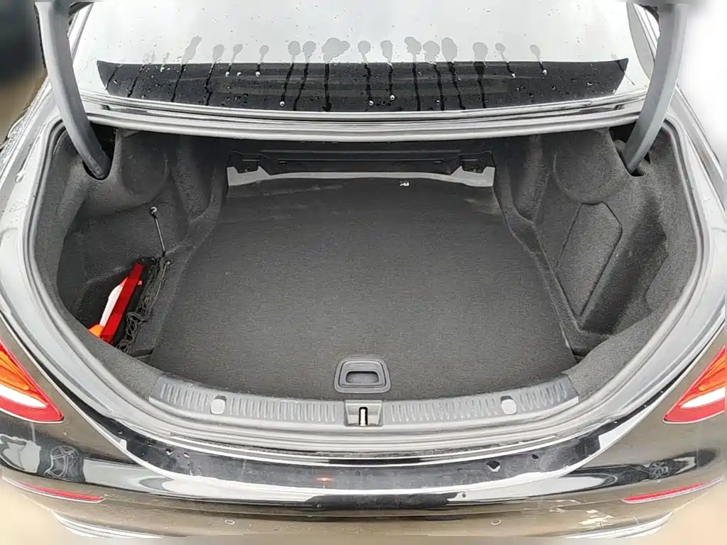Mercedes-Benz E-Class — миниатюра 24