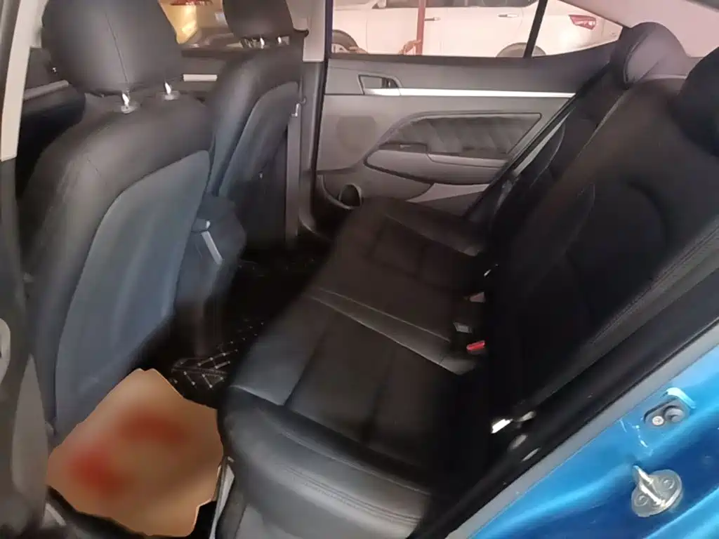Hyundai Elantra — миниатюра 17