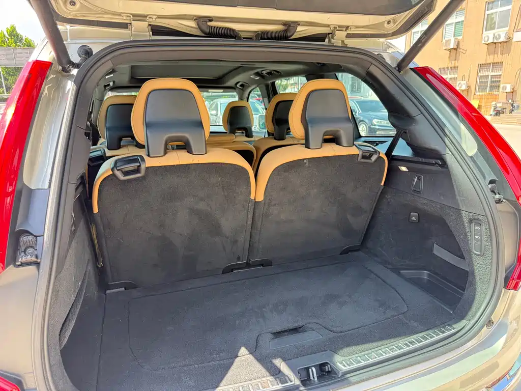 Volvo XC90 — миниатюра 9