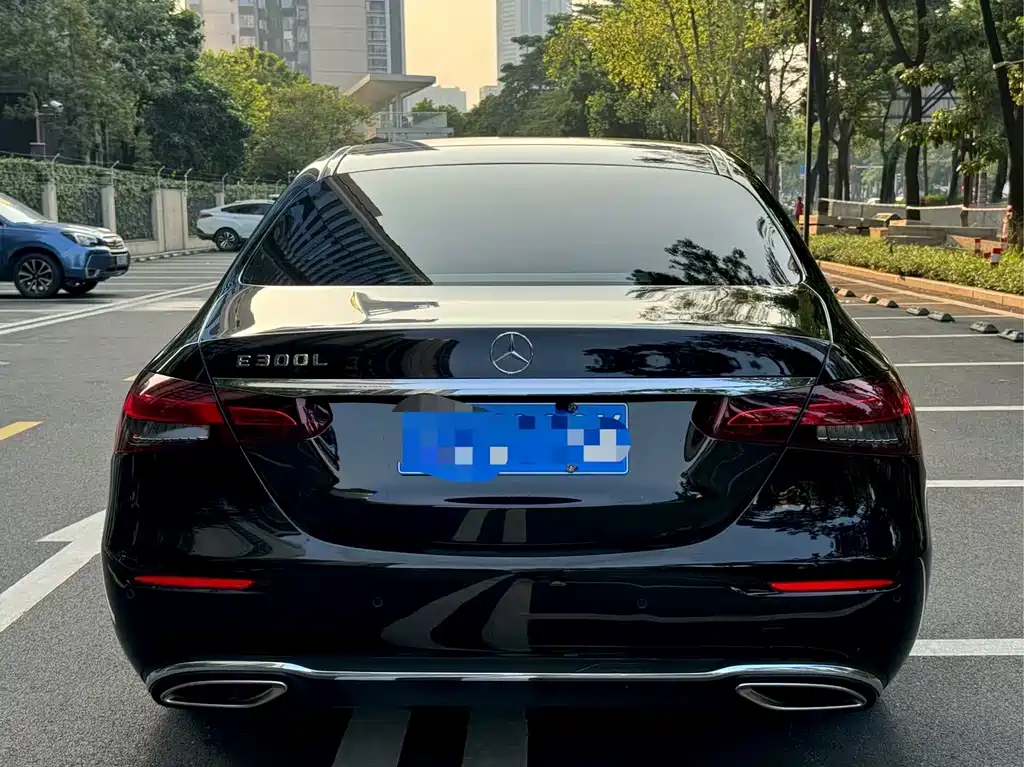 Mercedes-Benz E-Class — миниатюра 3