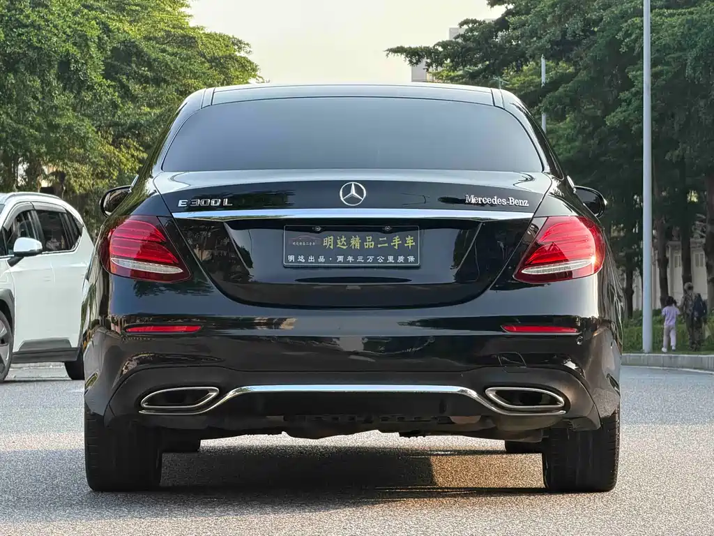 Mercedes-Benz E-Class — миниатюра 5