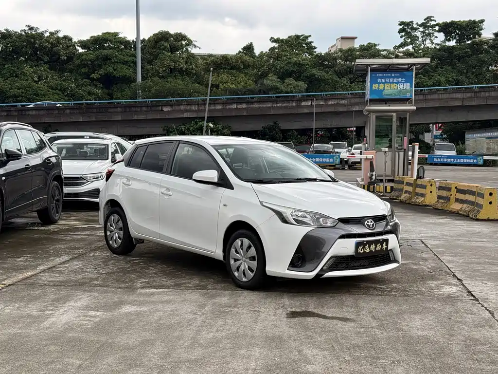 Toyota Yaris L — миниатюра 3