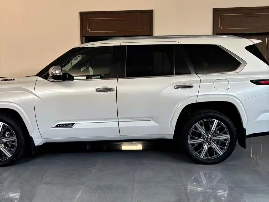 Toyota Sequoia — миниатюра 3