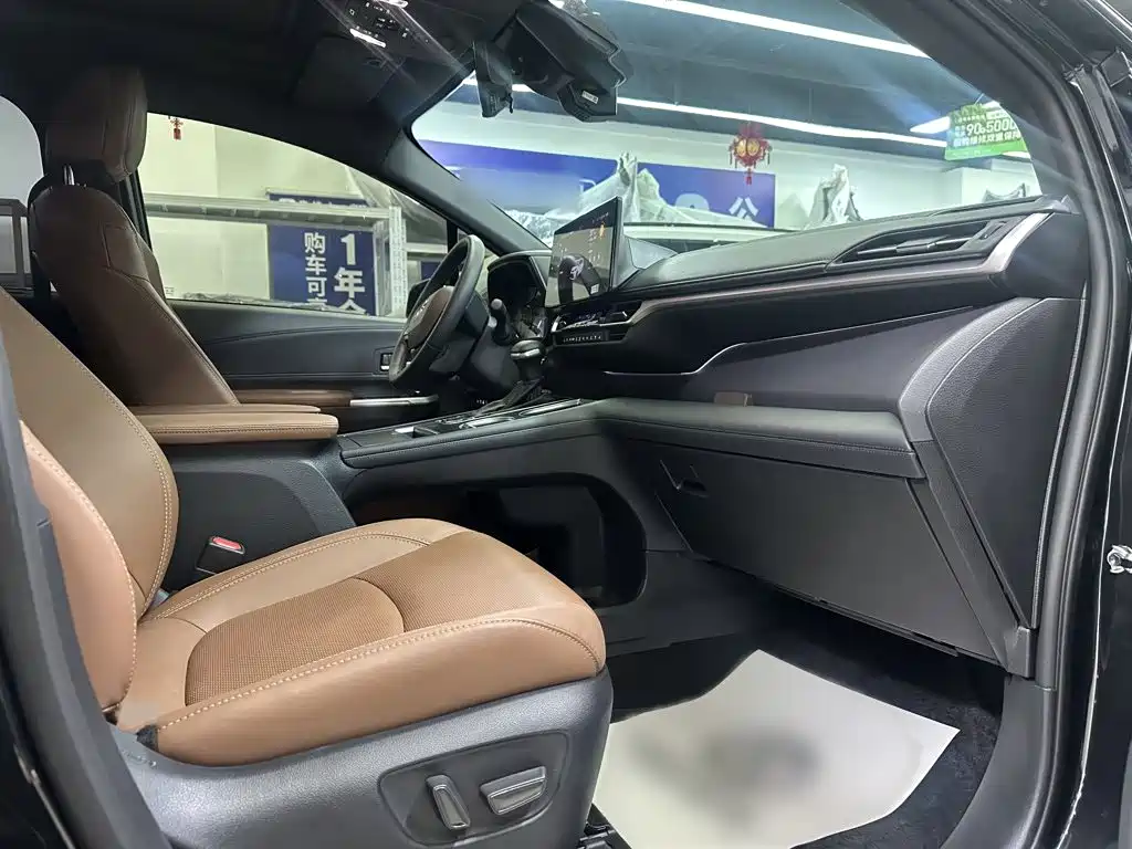 Toyota Granvia — миниатюра 21