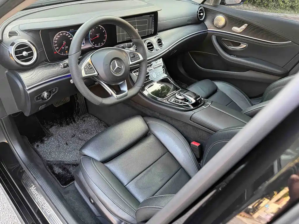 Mercedes-Benz E-Class — миниатюра 11