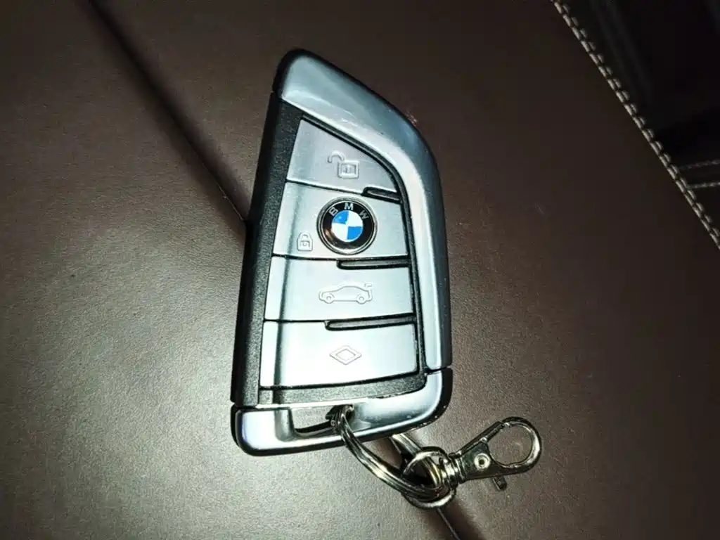 BMW 5 Series — миниатюра 9