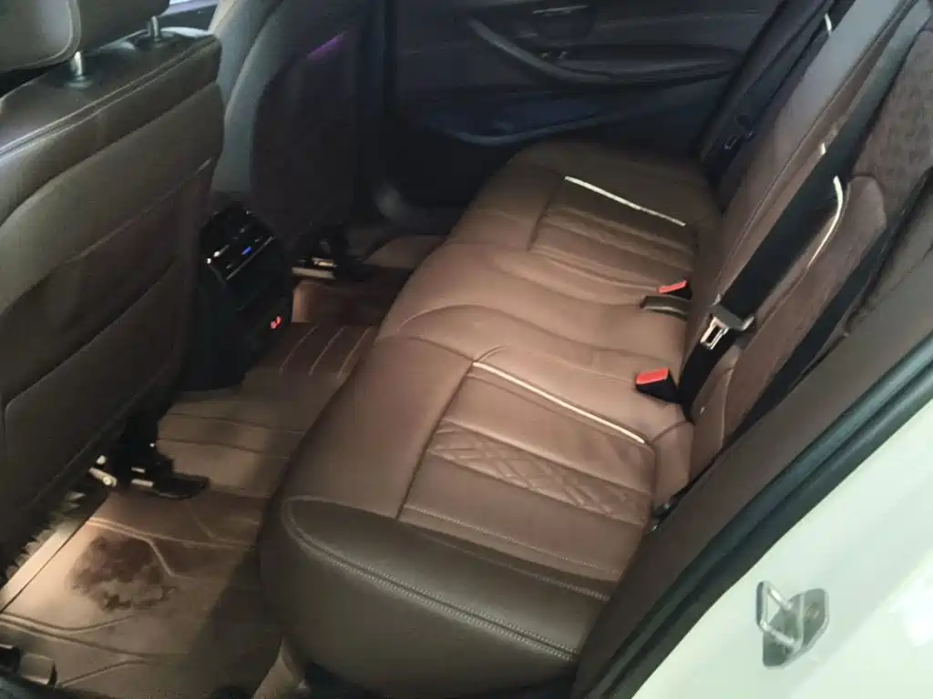 BMW 5 Series — миниатюра 17