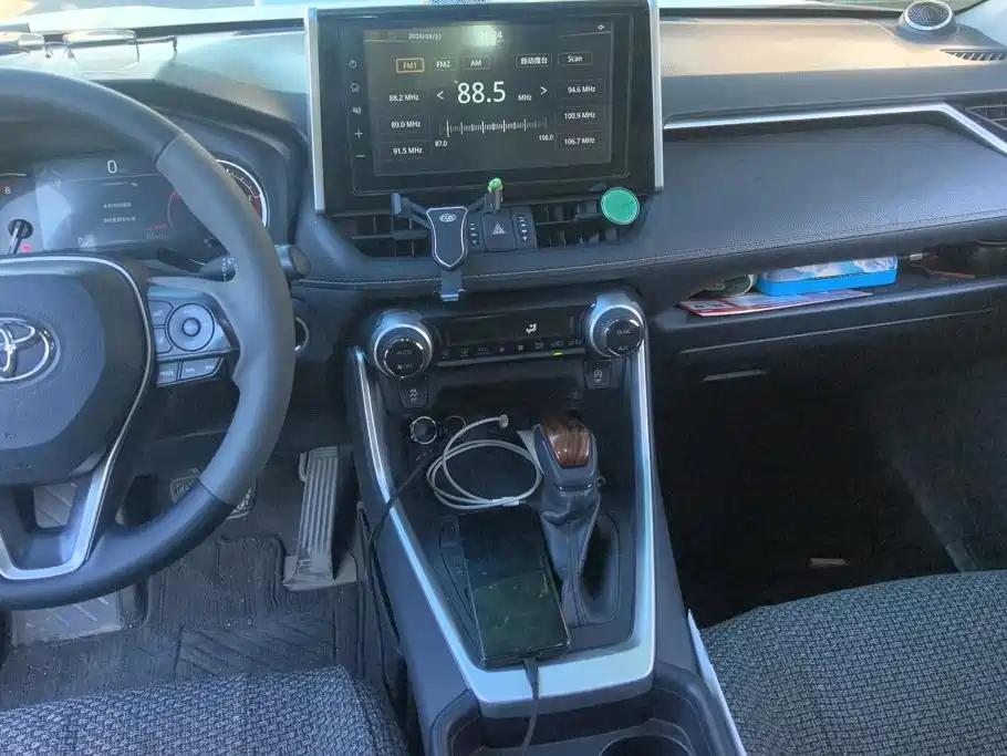 Toyota RAV4 — миниатюра 16