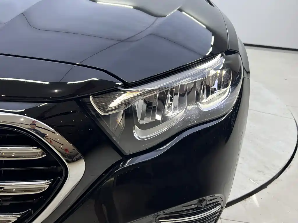 Mercedes-Benz E-Class — миниатюра 7