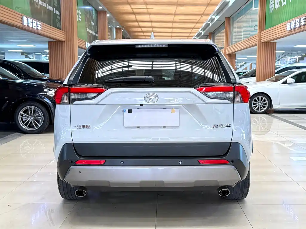 Toyota RAV4 — миниатюра 5