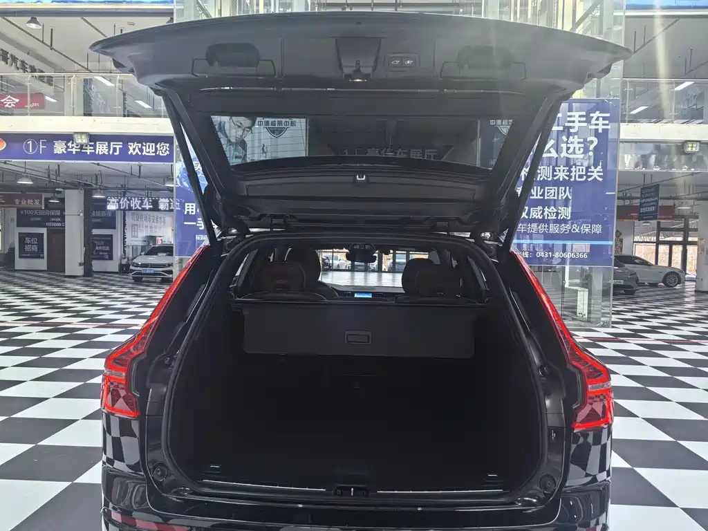 Volvo XC60 2023 B5 Luxury