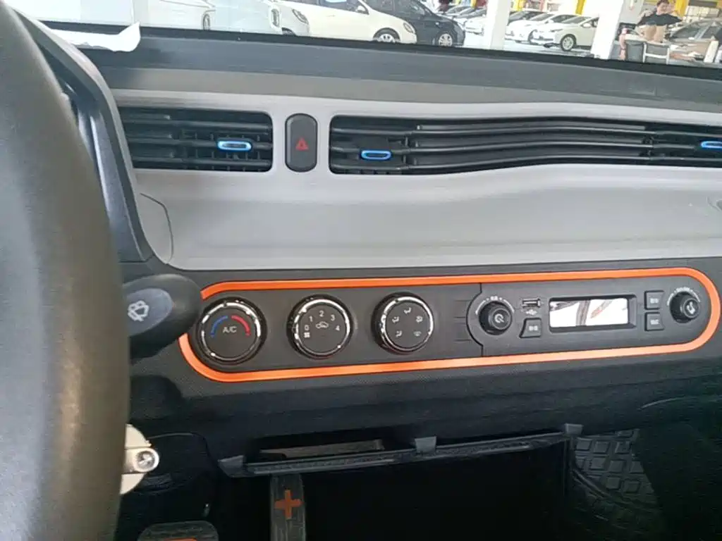 Wuling MINIEV — миниатюра 13