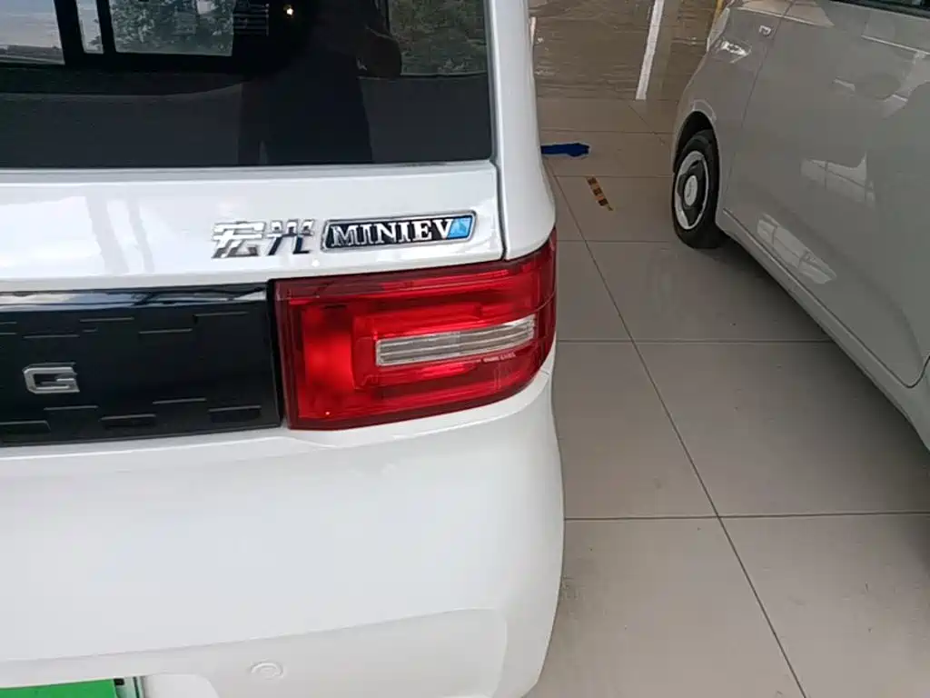 Wuling MINIEV — миниатюра 8