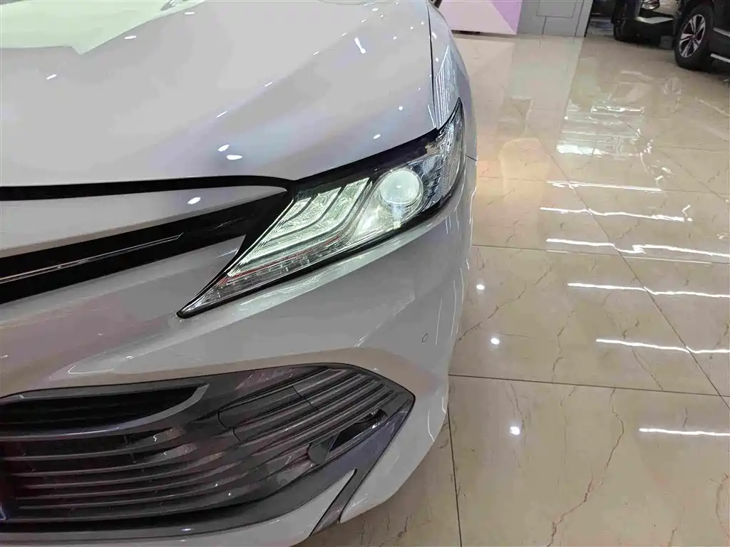 Toyota Camry — миниатюра 11