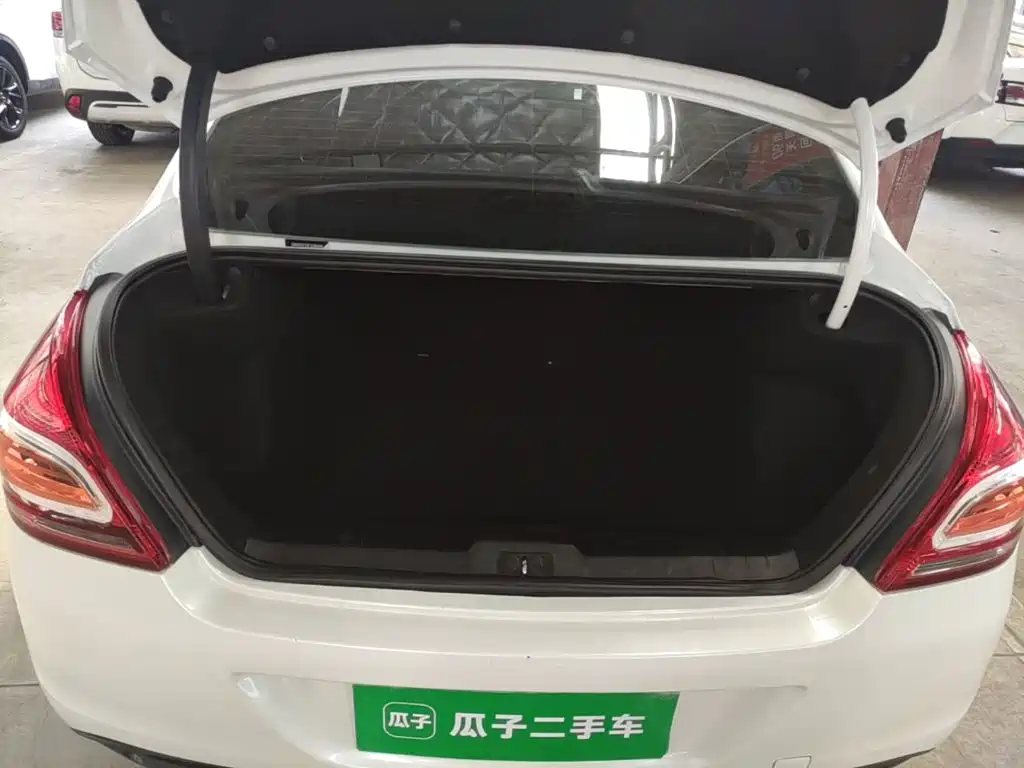 Peugeot 308 — миниатюра 19