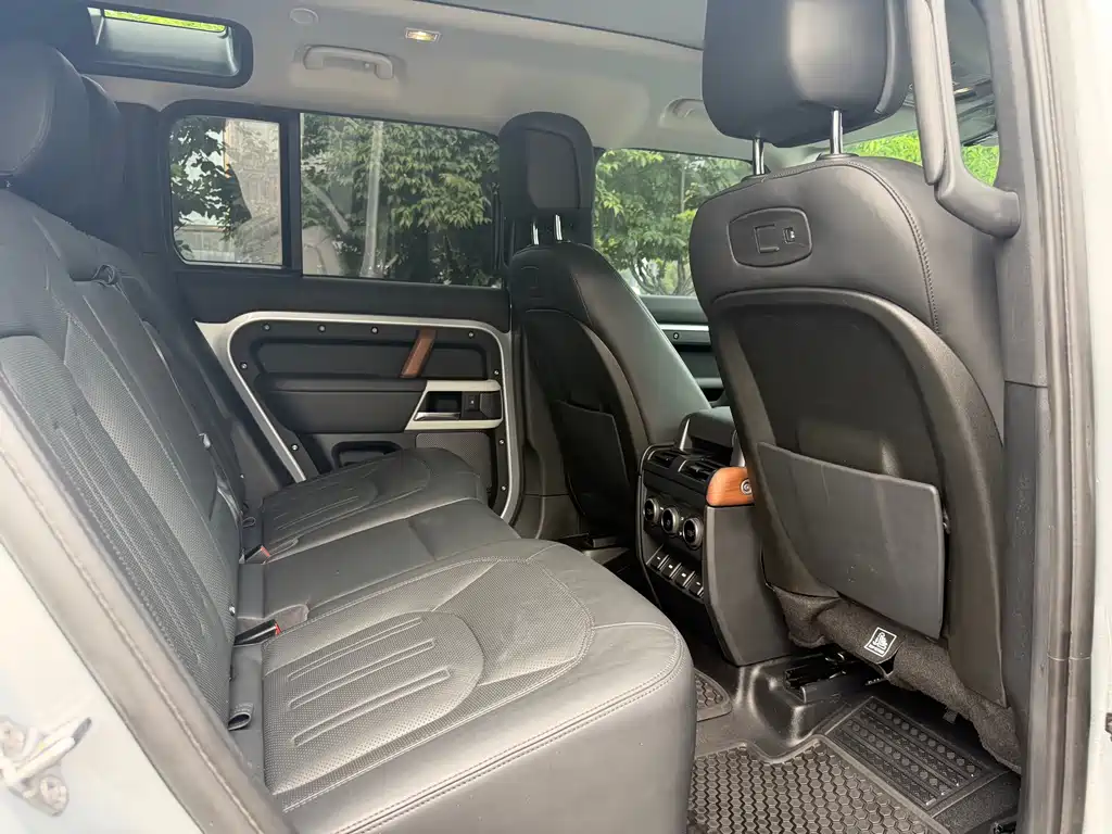 Land Rover Defender — миниатюра 9