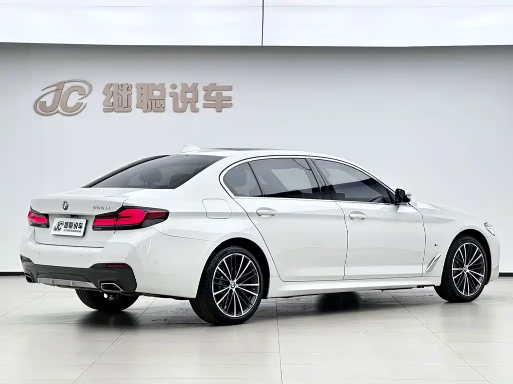 BMW 5 Series — миниатюра 15
