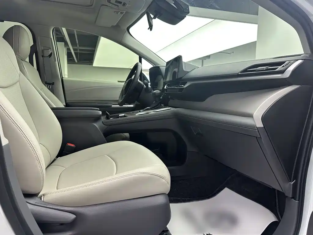 Toyota Sienna — миниатюра 5