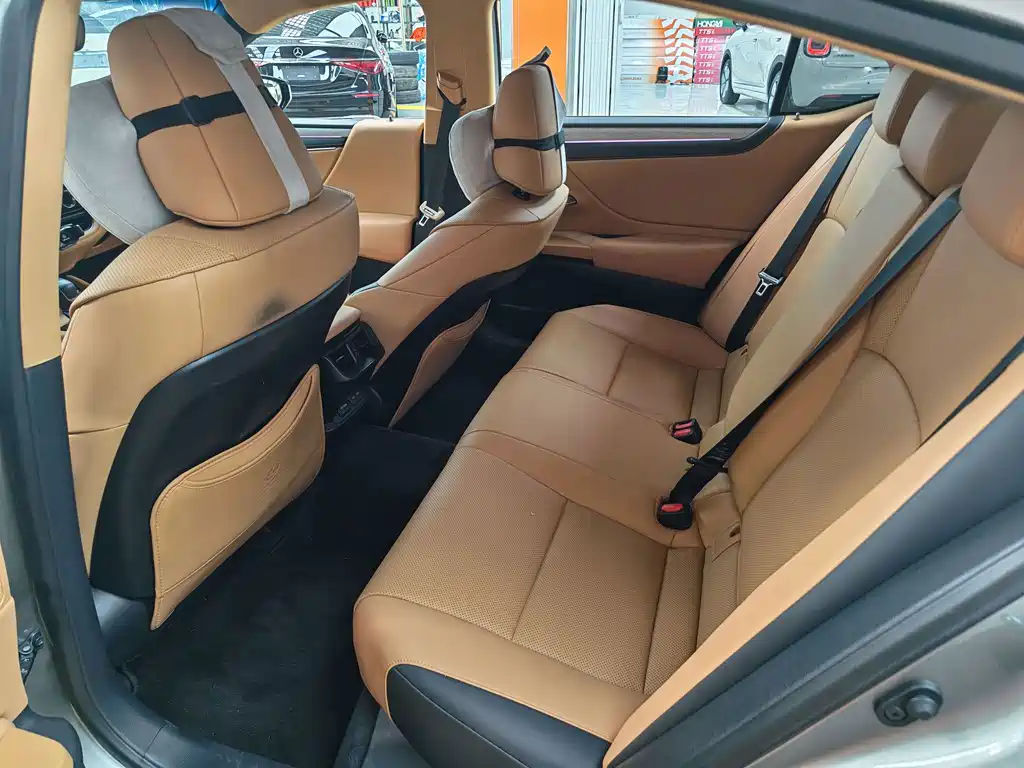 Lexus ES — миниатюра 8