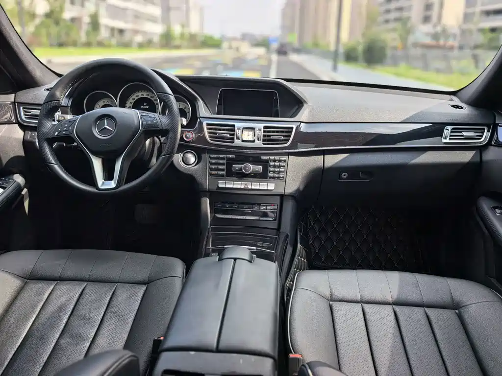 Mercedes-Benz E-Class — миниатюра 9