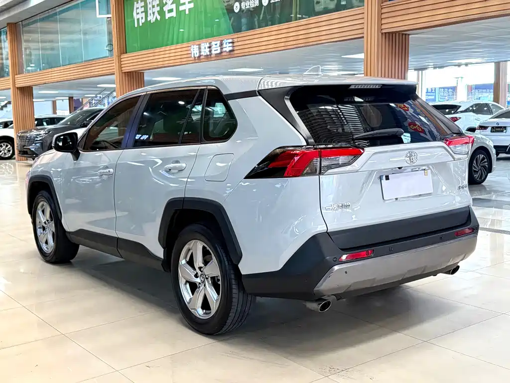 Toyota RAV4 — миниатюра 4