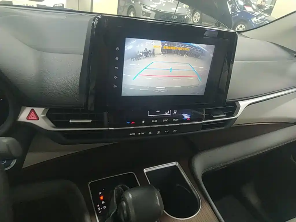 Toyota Sienna — миниатюра 13