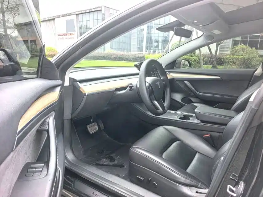 Tesla Model 3 — миниатюра 7
