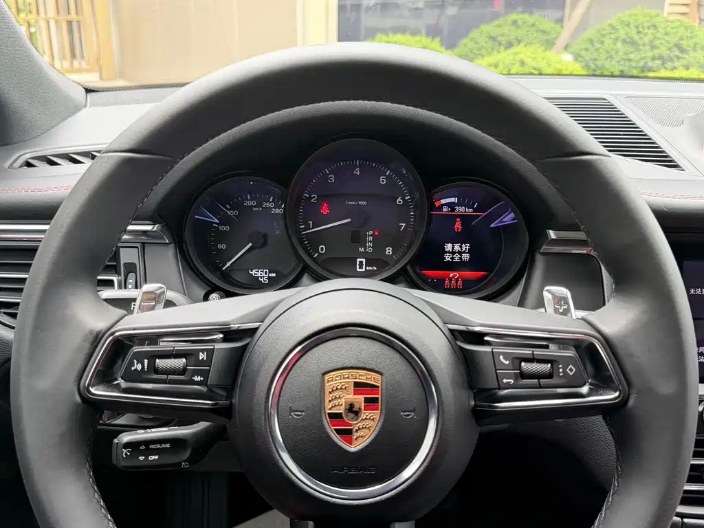 Porsche Macan — миниатюра 10