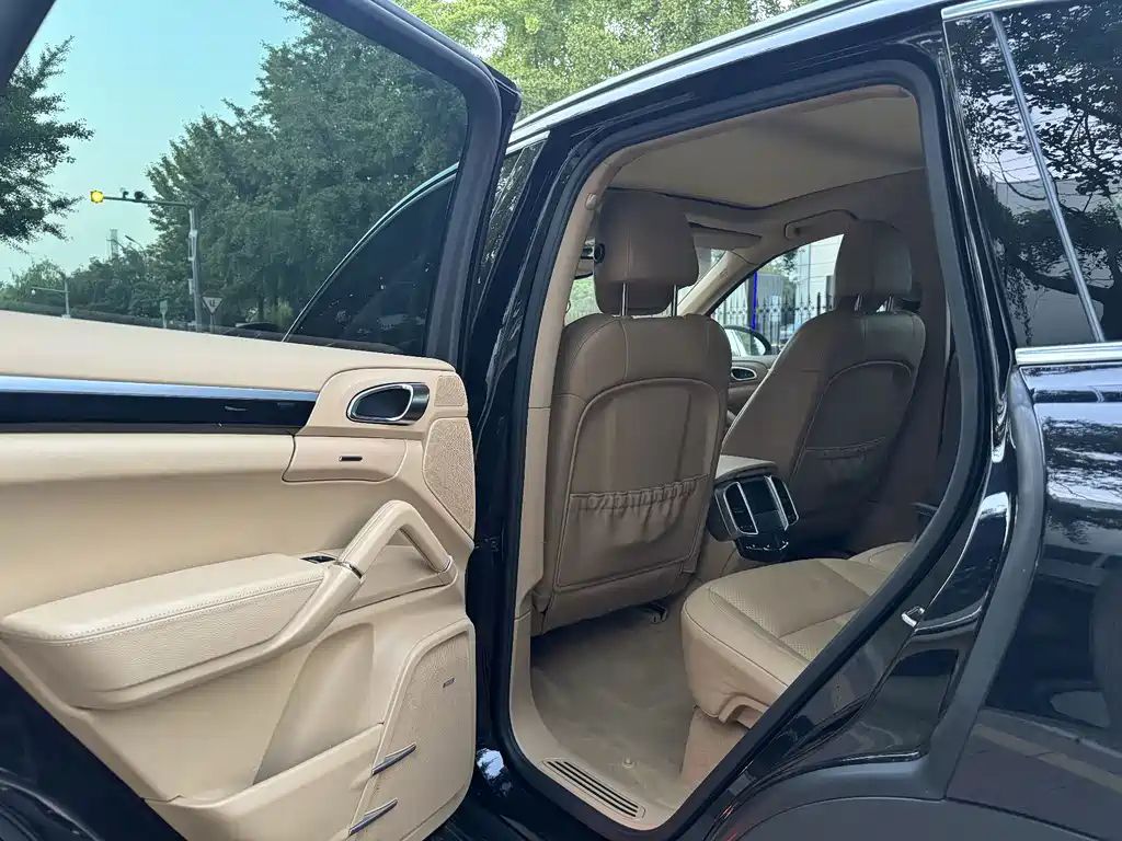 Porsche Cayenne — миниатюра 23