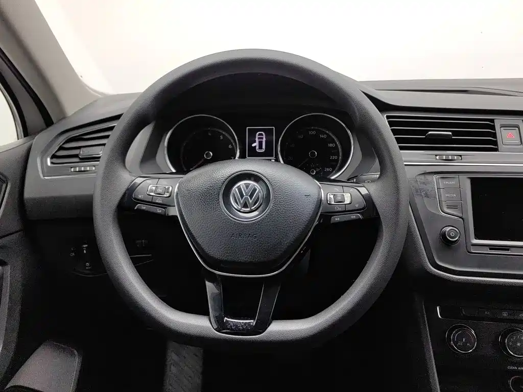 Volkswagen Tiguan L — миниатюра 11