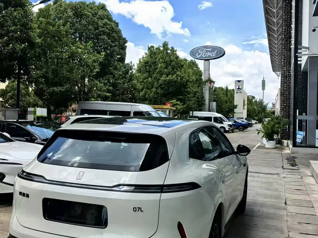 Avatr Avatr 07L — миниатюра 5