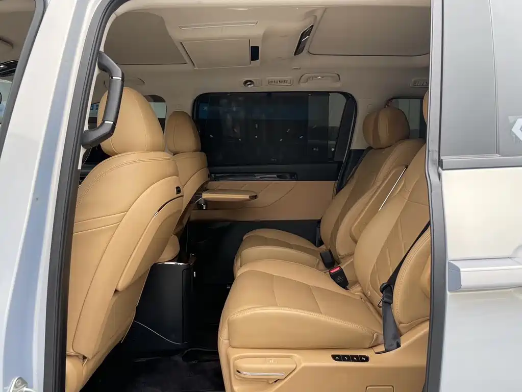 GAC Motor Trumpchi E8 PHEV — миниатюра 10