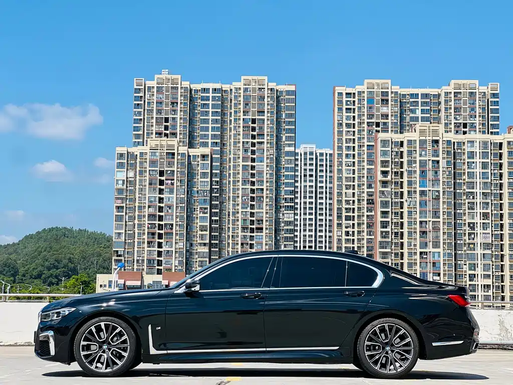 BMW 7 Series — миниатюра 16