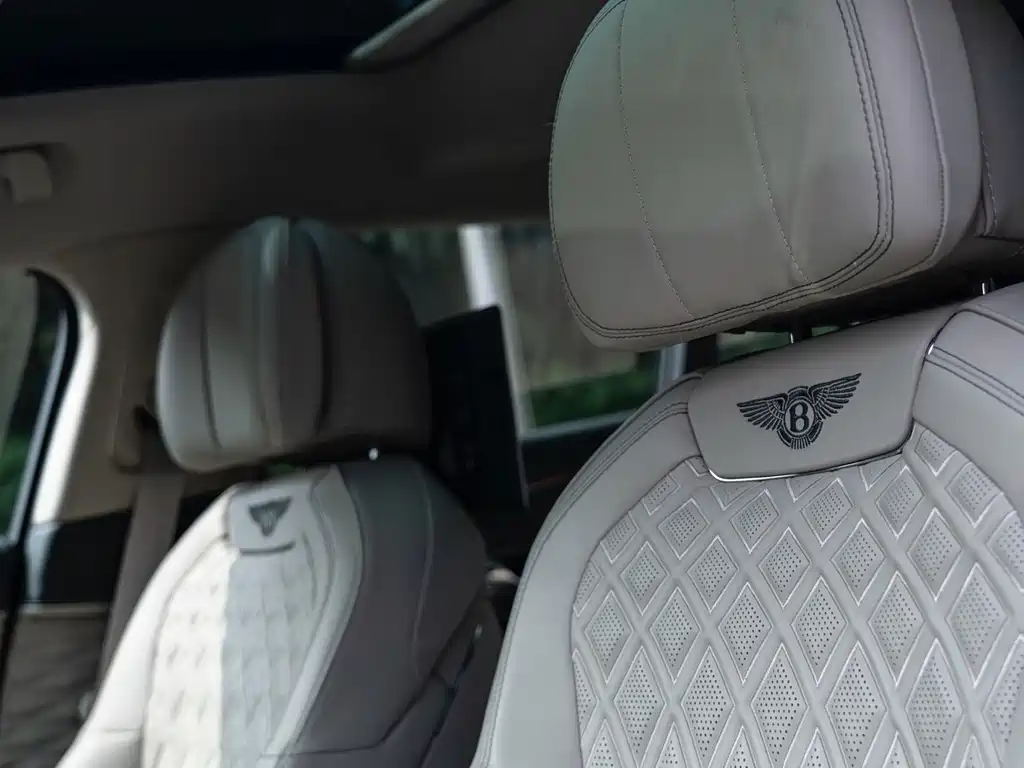 Bentley Flying Spur PHEV — миниатюра 13