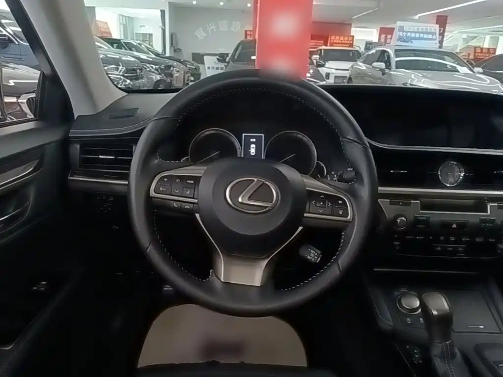 Lexus ES — миниатюра 11