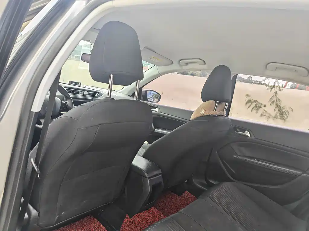 Peugeot 308 — миниатюра 7