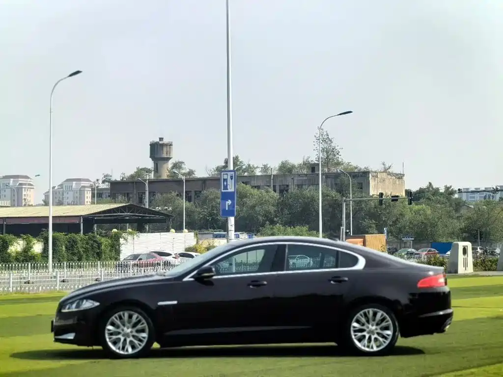 Jaguar XF — миниатюра 5